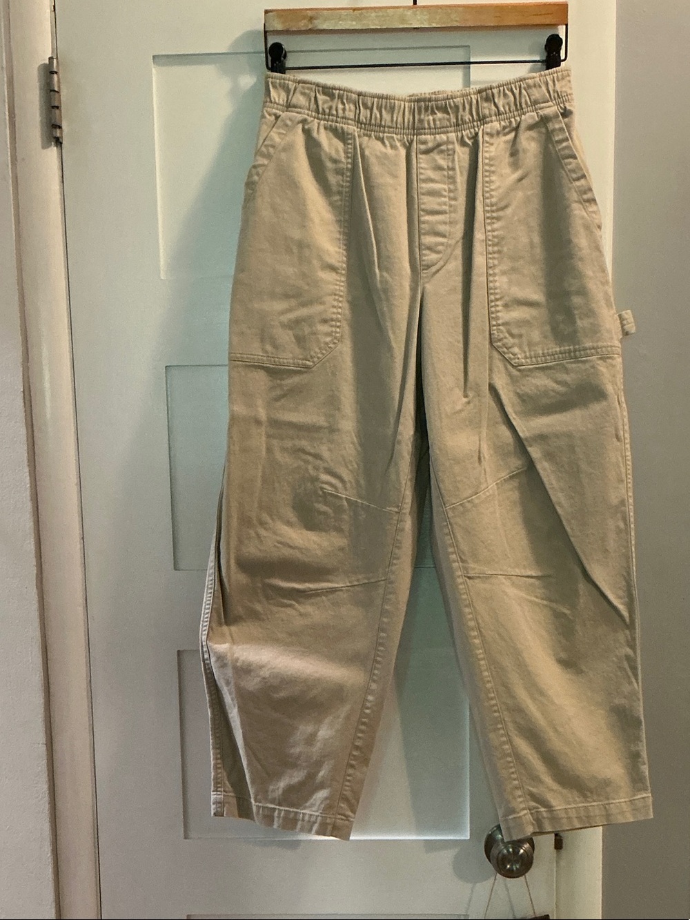 Woman’s Relaxed Cargo Pants - Beige/khaki